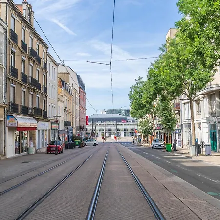 L'escale De La Gare - Premium, Tram Au Pied Daire
